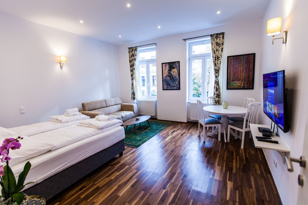 Family Apartment, 2 Bedrooms (with garage)