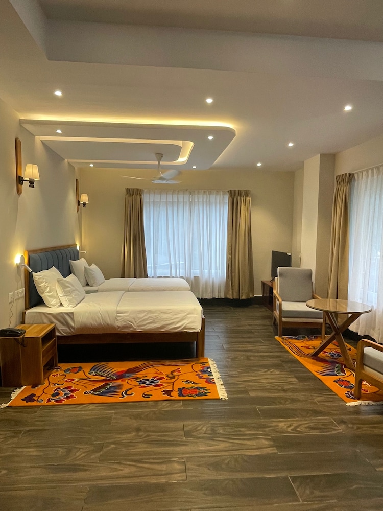 Luxury Studio Suite, Balcony, Hill View