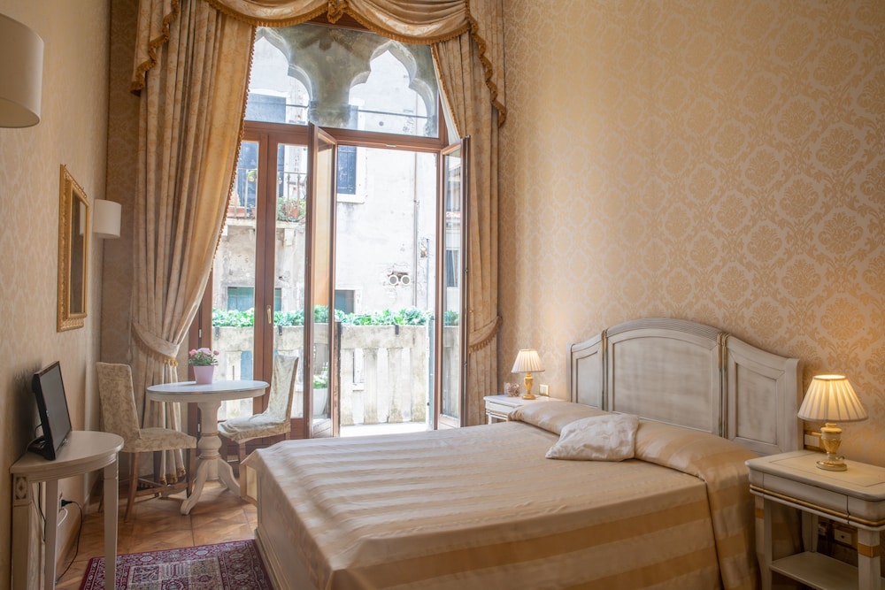 Superior Double Room, Private Bathroom (In Corridoio) photo 1
