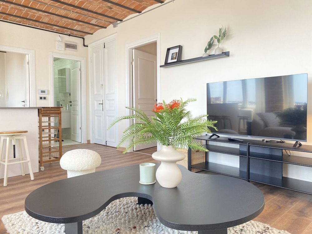 Apartment photo 2