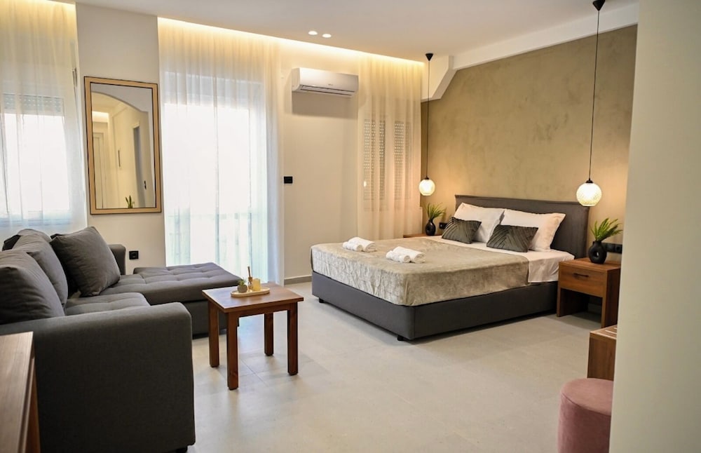 Superior One Bedroom Suite with Sea View