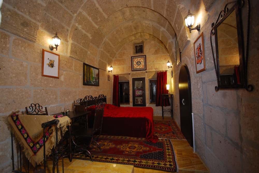Deluxe Double or Twin Cave Room photo 3