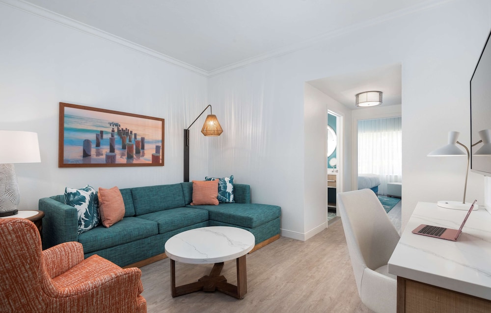 Suite, 1 King Bed, City View - Photo 3