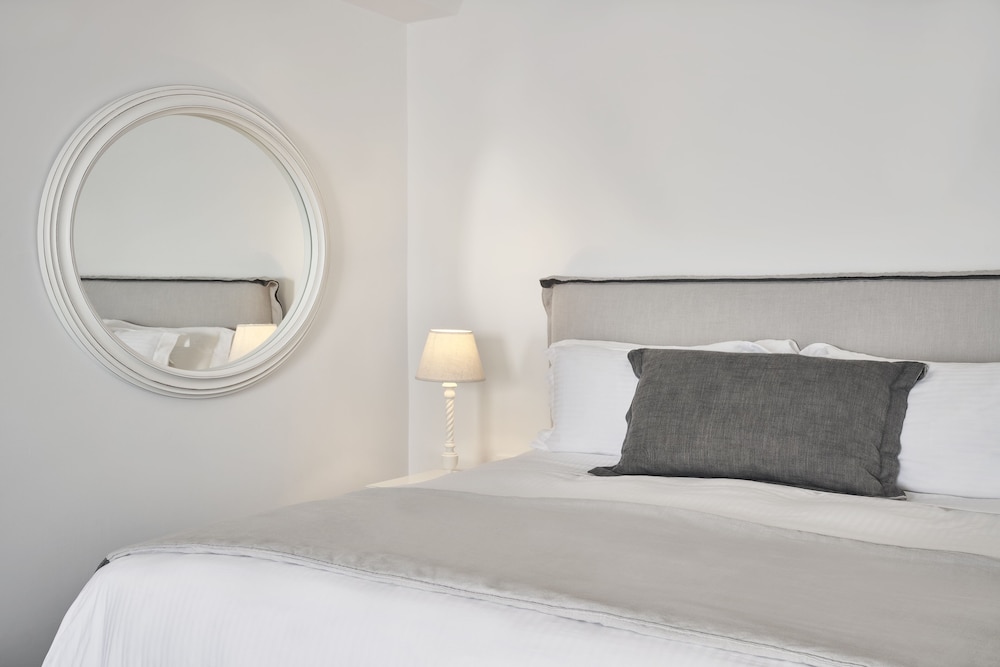 Superior Suite - Photo 5