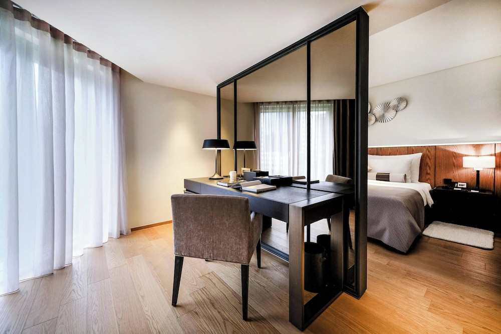 Madison Room, 1 King Bed, City View photo 2