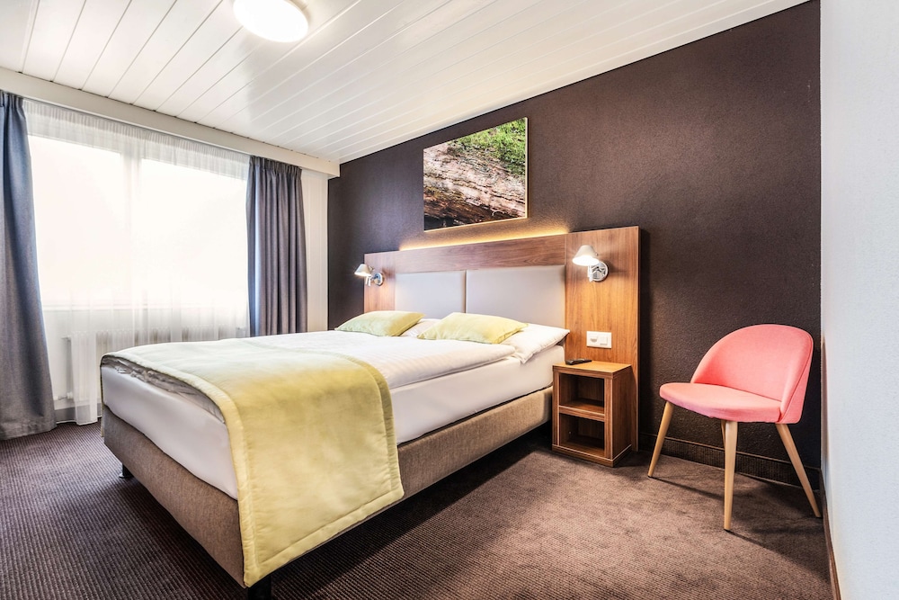 Standard Room, Multiple Beds photo 3