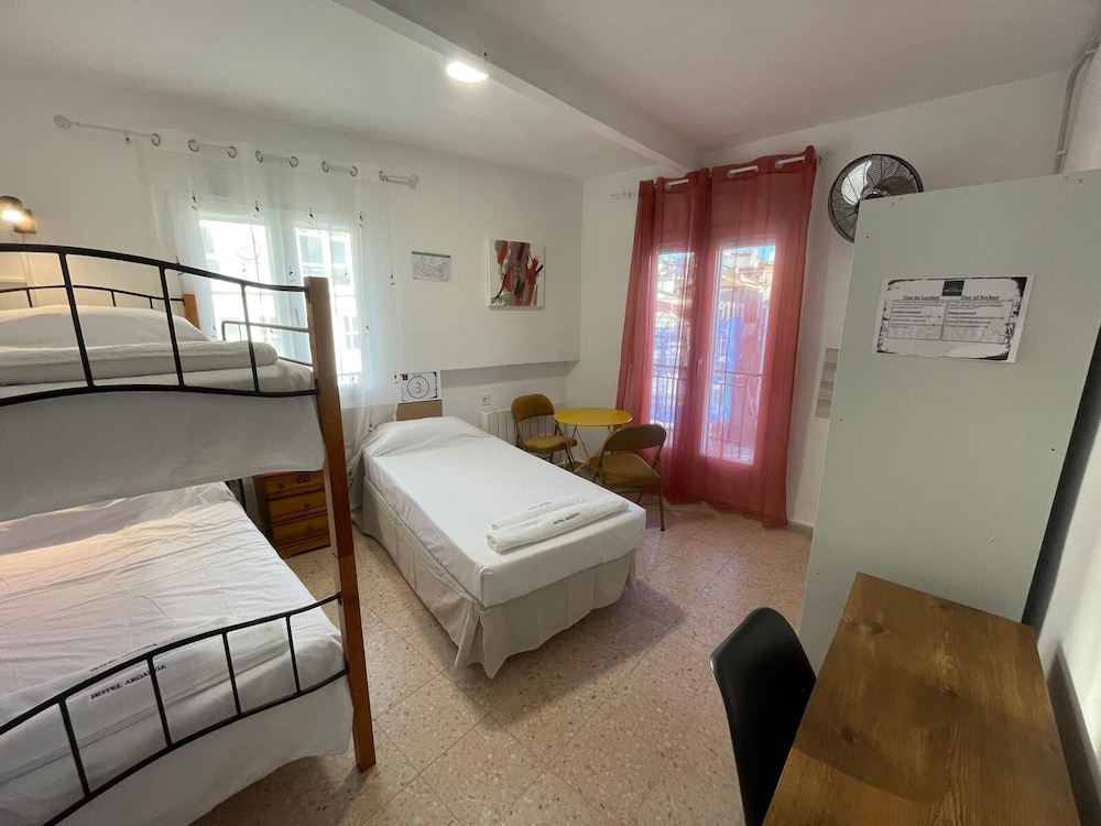 Economy Triple Room, Multiple Beds, Balcony, City View