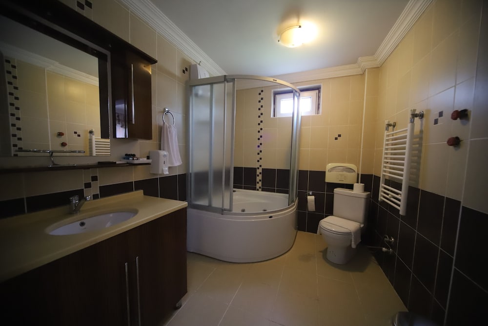 Honeymoon Suite photo 2