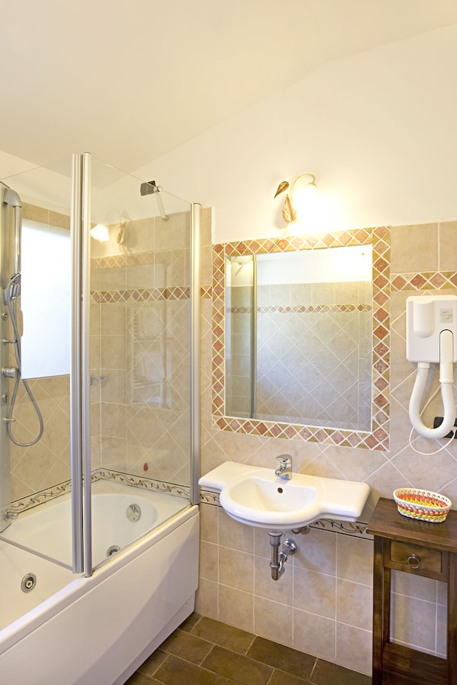 Double or Twin Room photo 3