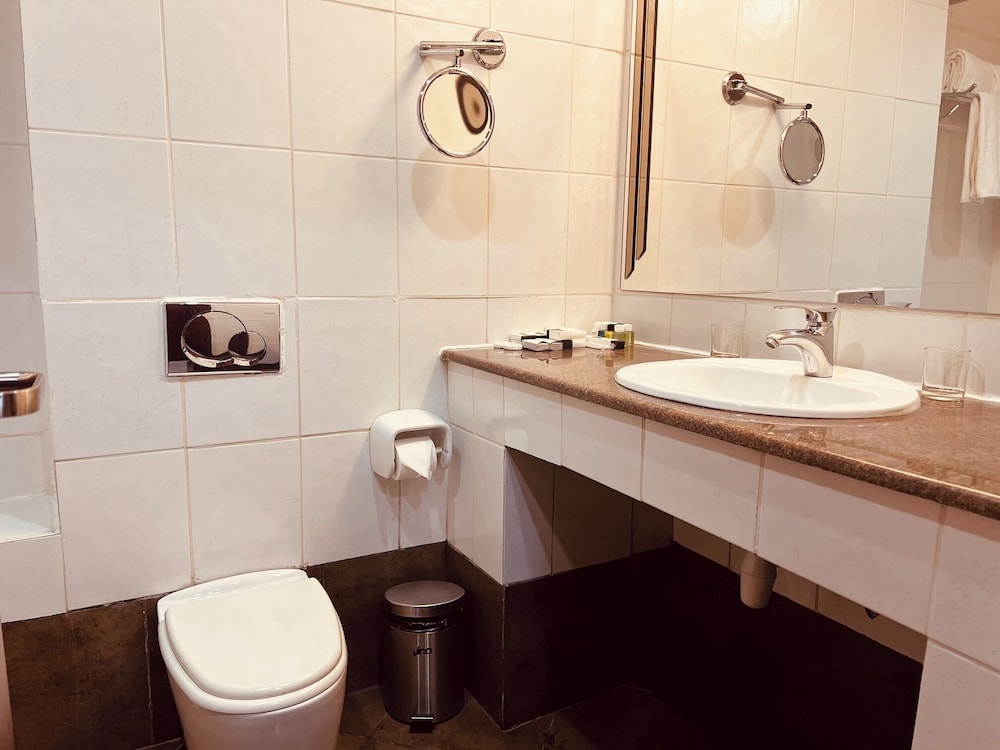 Deluxe Twin Room, 1 Bedroom - Photo 12