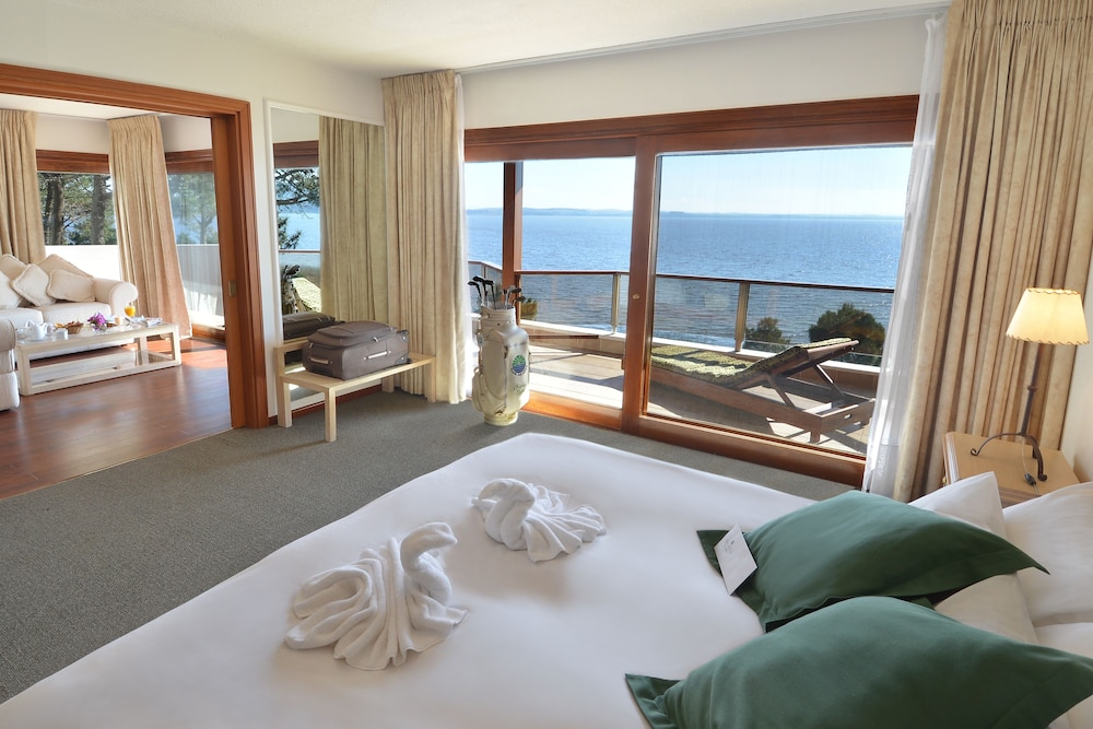 Suite, 1 King Bed - Photo 1