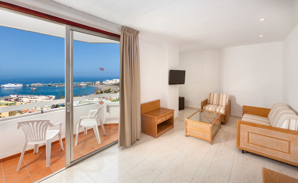 Sol Room with Lounge Ocean View (2+2)