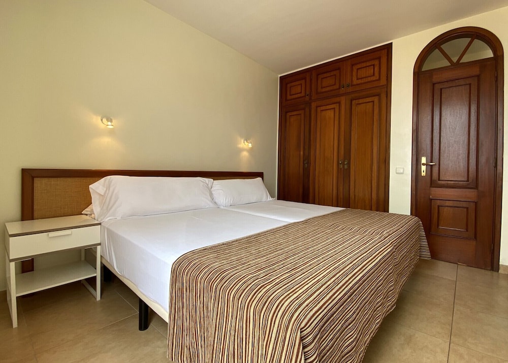 Apartment, 1 Bedroom (2 adults and 1 child*) photo 2