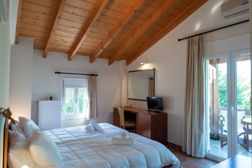 Standard Twin Room - Photo 8