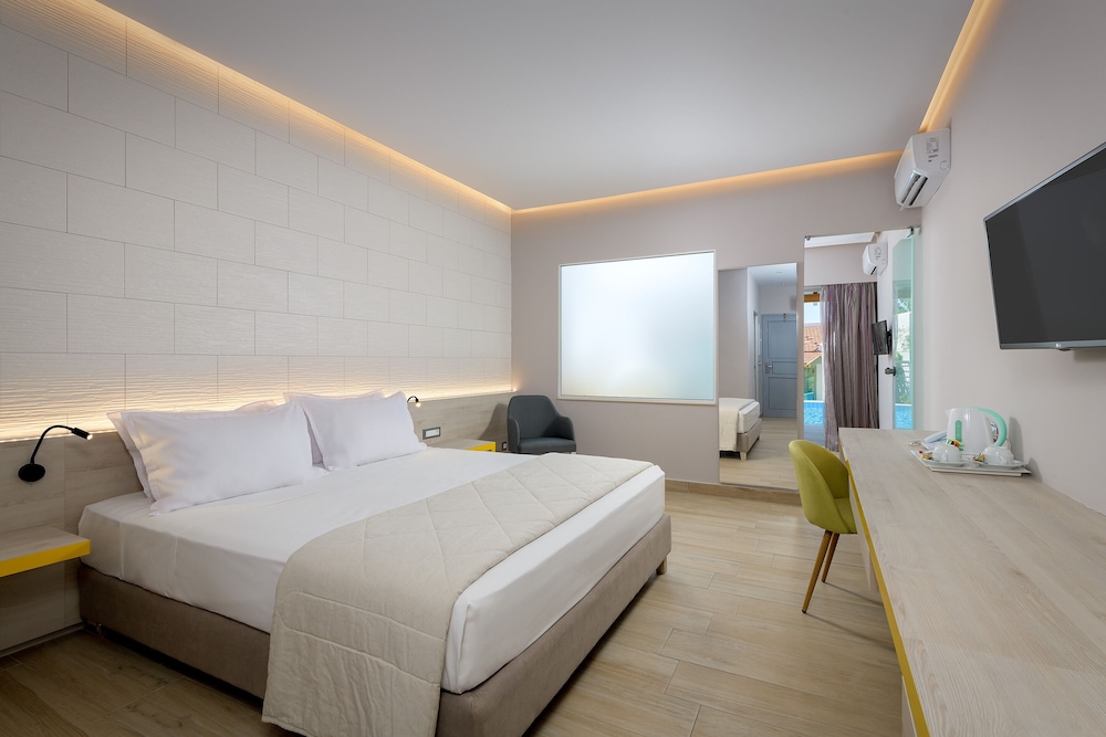Deluxe Suite (with Sharing Pool) - Photo 3
