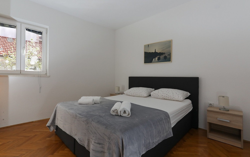 Apartment (Two Bedroom Apartment with Terrace)