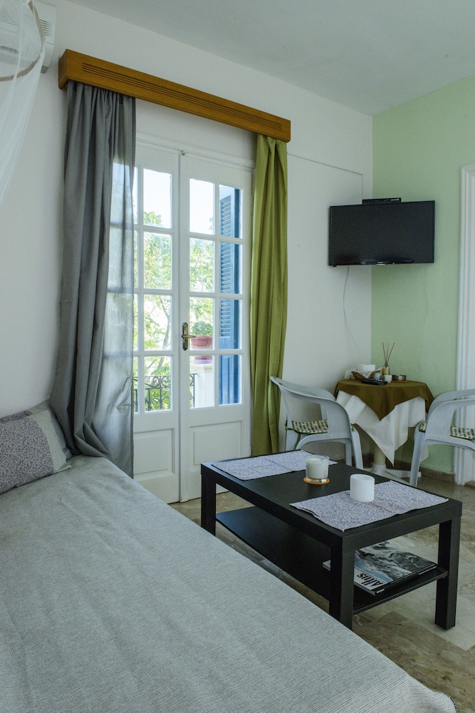 Two Bedroom Studio for 2 adults and 2 children (Sea View) photo 3