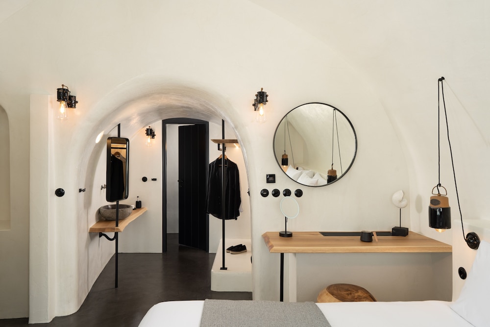 Rocca Dome with Caldera View, Bathtub & Outdoor Hot Tub - Photo 4
