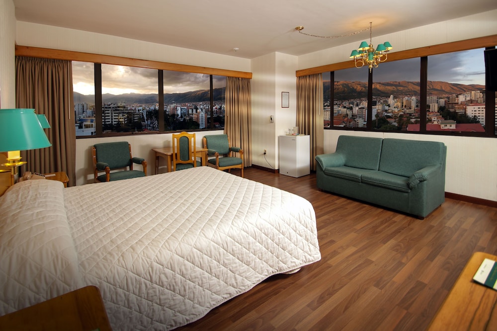 Junior Studio Suite, 1 King Bed, City View