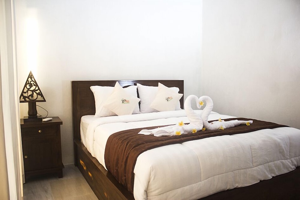Deluxe Bungalow, 1 Queen Bed, Partial Sea View photo 1