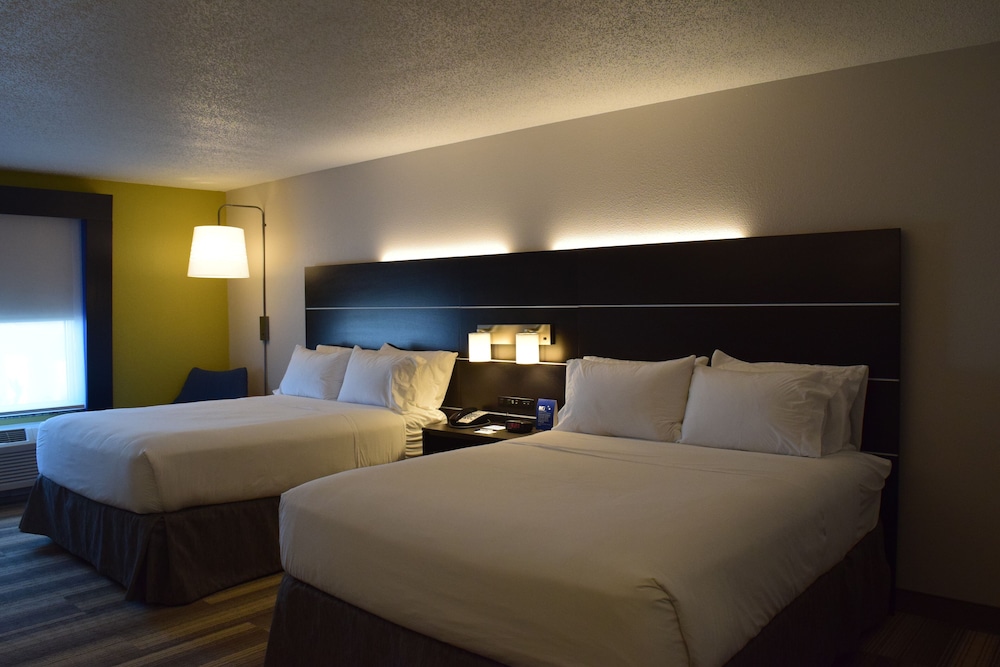 Standard Room, 1 King Bed, Accessible (Communications, Mobil, Roll-In Shower) - Photo 2