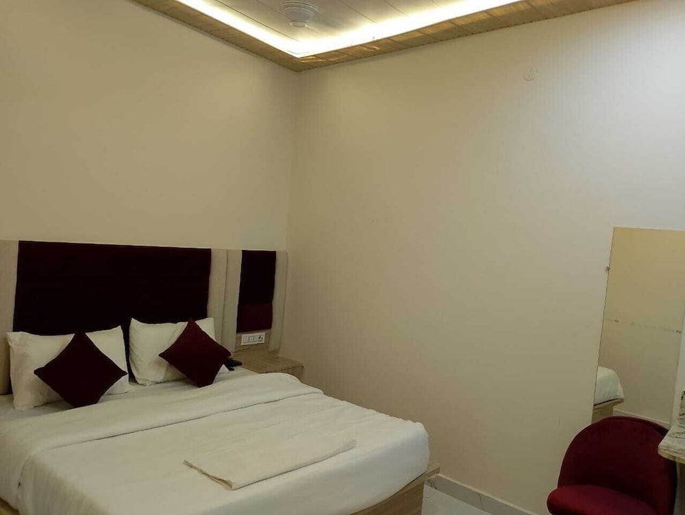 Deluxe Room - Photo 3