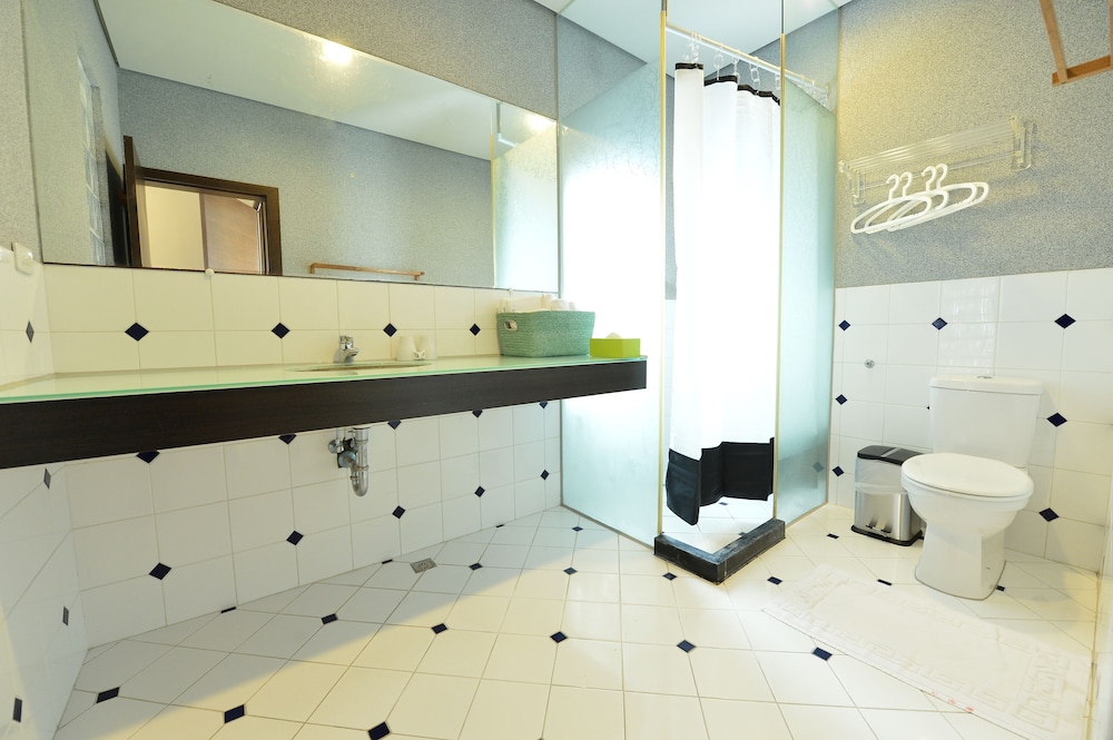 Elite Quadruple Room, 2 Double Beds, Courtyard View, Beachside photo 2