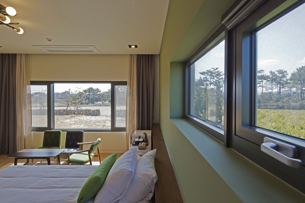 Corner Suite photo 3