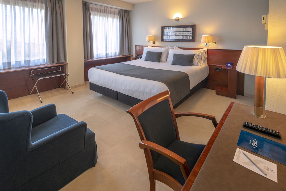 Premium Double Room Single Use - Photo 5