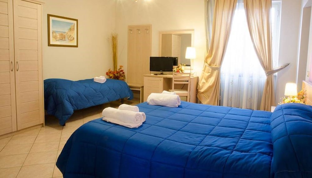 Superior Triple Room, Garden View photo 1