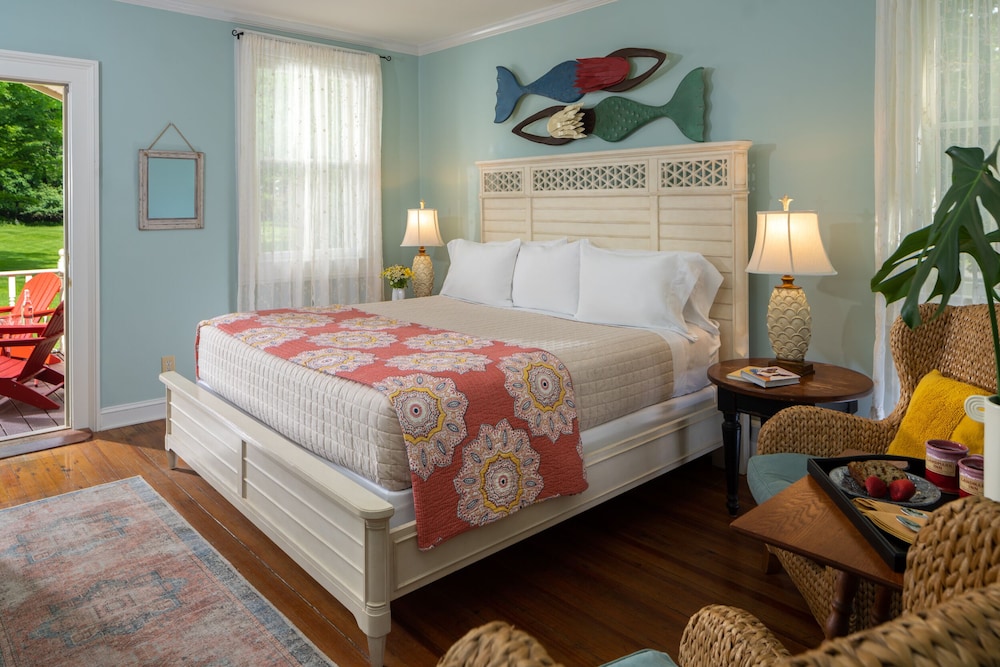 Henry's Hideaway