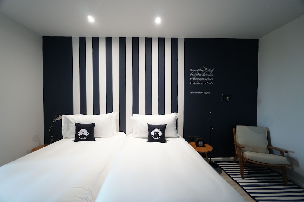 Deluxe Twin Bed - Photo 2