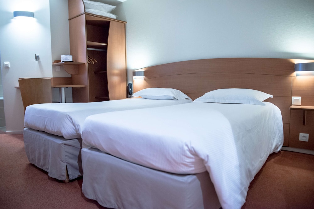 Standard Room, Multiple Beds - Photo 2