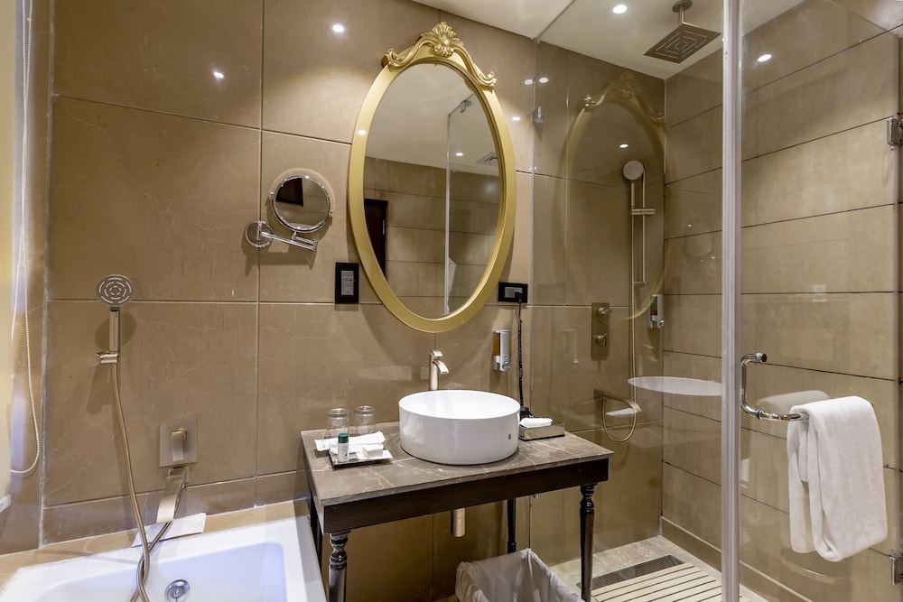Suite, Valley View (Valley View Suite) - Photo 2
