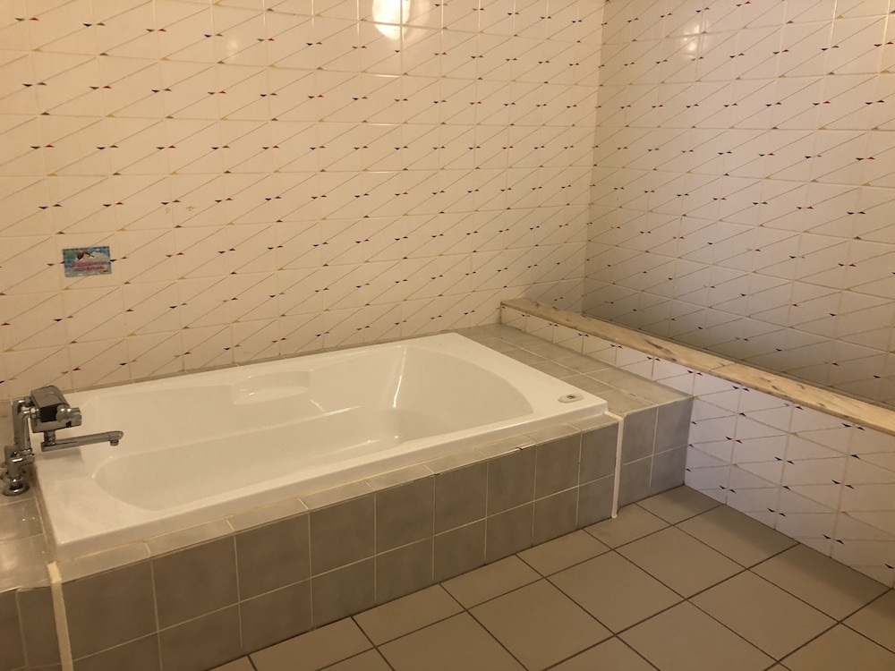 Twin Room with Smaller Bathroom, Smoking photo 2