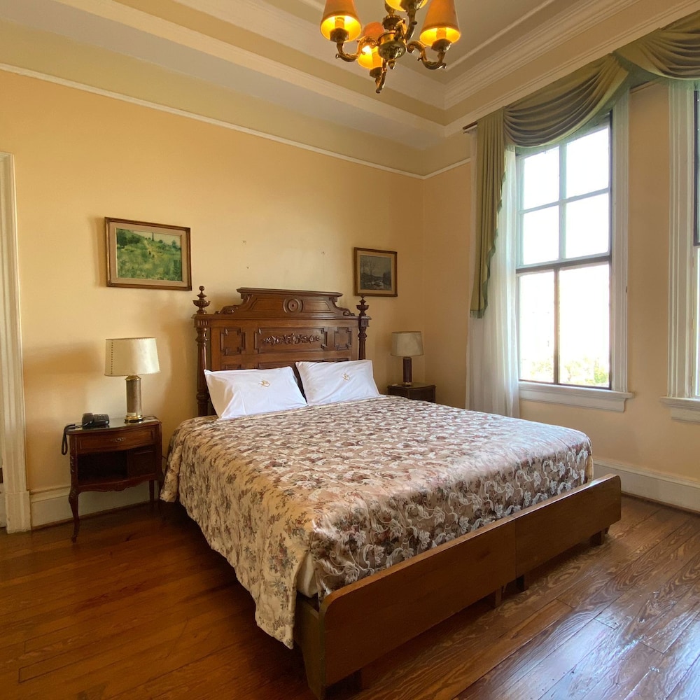 Deluxe Suite, 1 King Bed photo 3