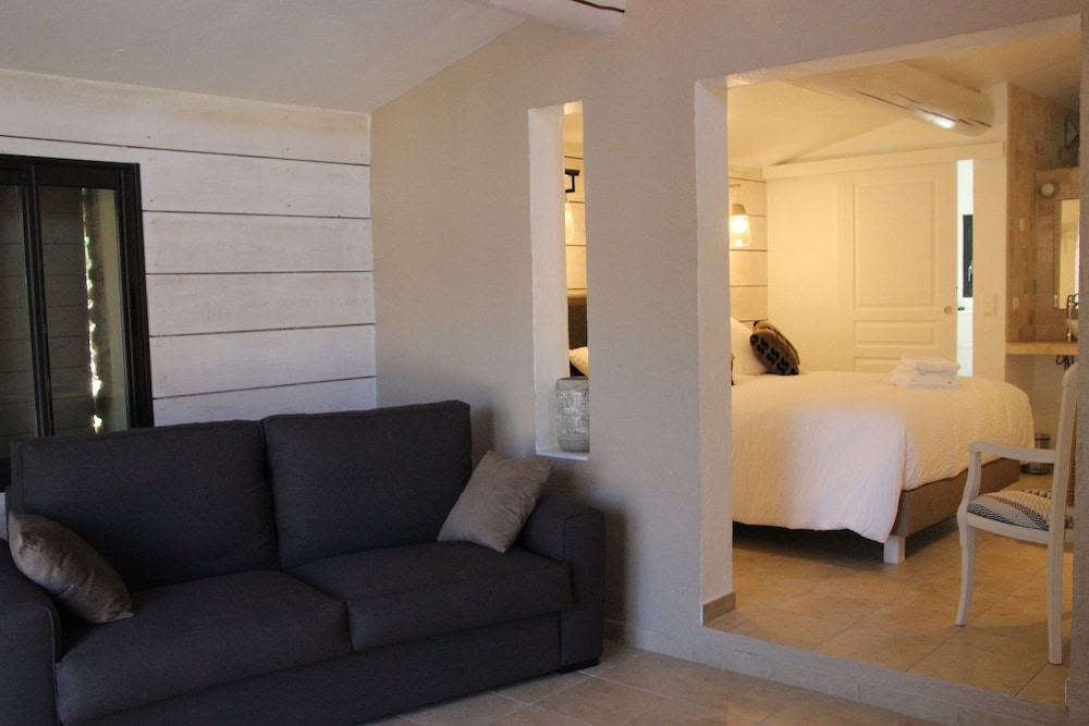 Suite (Fleur D'Amandier) photo 2