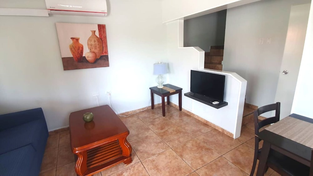 Duplex, 1 King Bed with Sofa bed photo 3