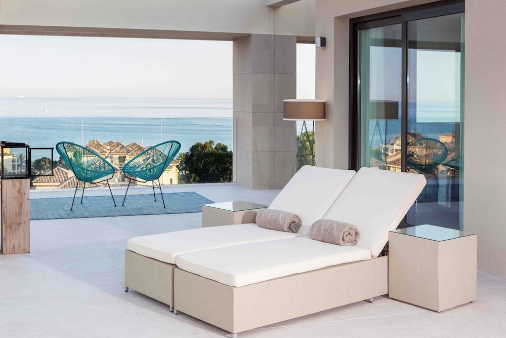 Suite, Sea View thumbnail 6