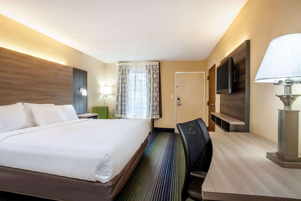 Room, Accessible photo 1