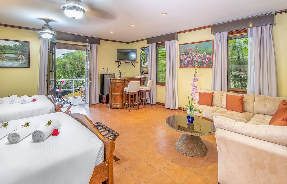 Superior Suite - Photo 5