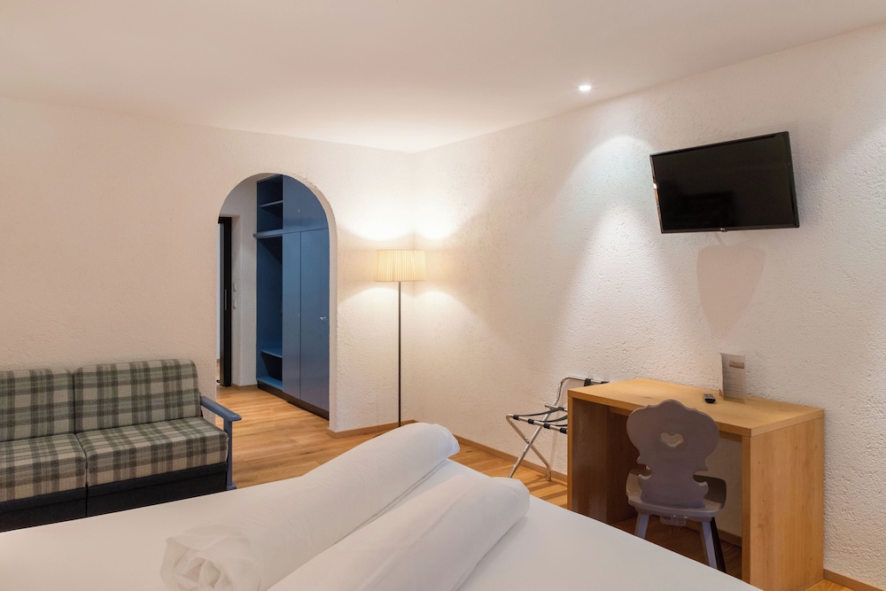Double Room, Private Bathroom - Photo 9