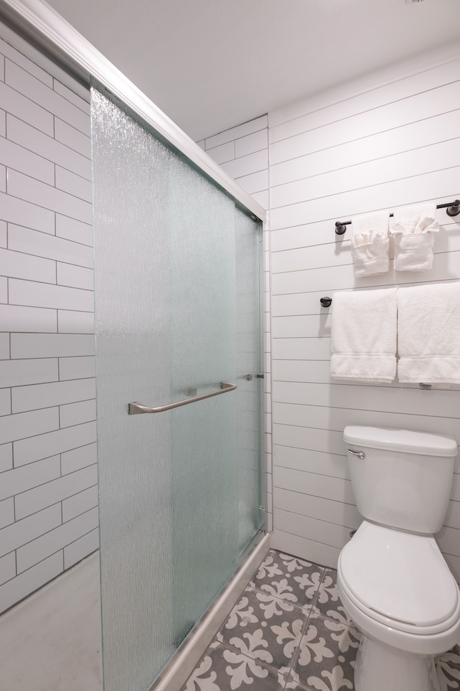 Deluxe Single Room, 1 Queen Bed, Non Smoking - Photo 9