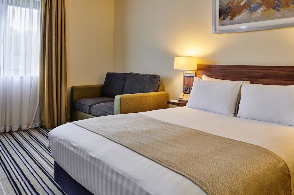 Standard Room, 1 King Bed with Sofa bed - Photo 8