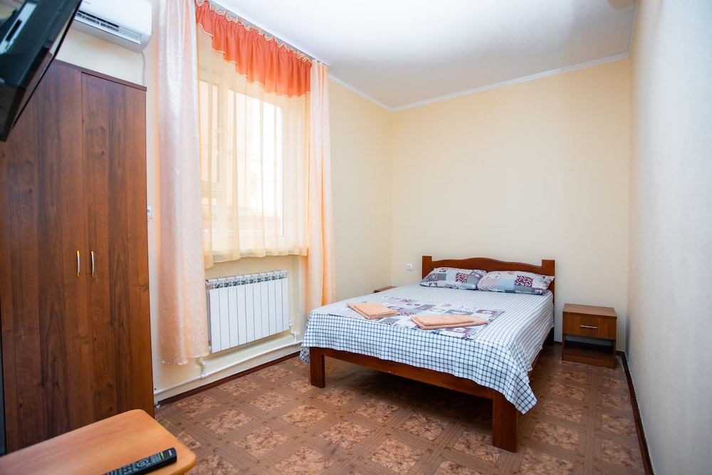 Basic Double or Twin Room, Shared Bathroom