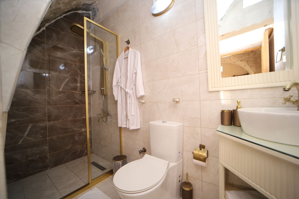 Economy Double Room - Photo 8