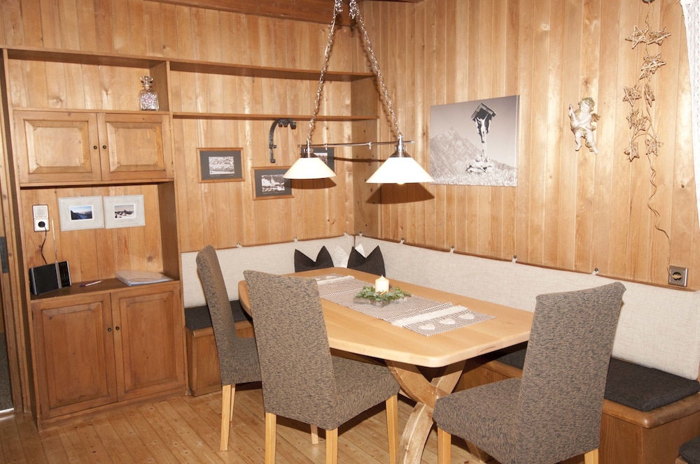 Comfort Chalet, 2 Bedrooms, Mountain View, Mountainside photo 2