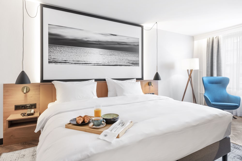 Privilege, Room, 1 Queen Bed - Photo 1