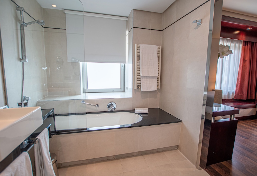 Double Room Single Use - Photo 10