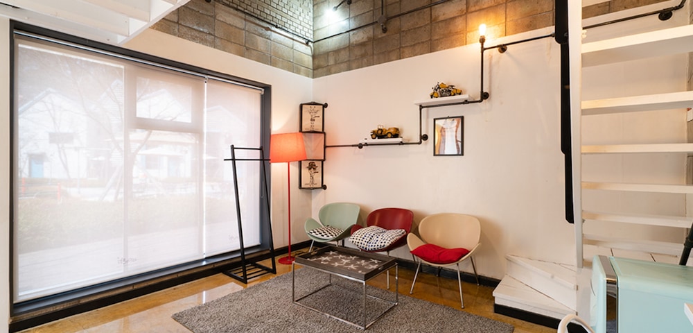 Duplex, 1 Bedroom (Red Pop / Orange Pop) - Photo 5